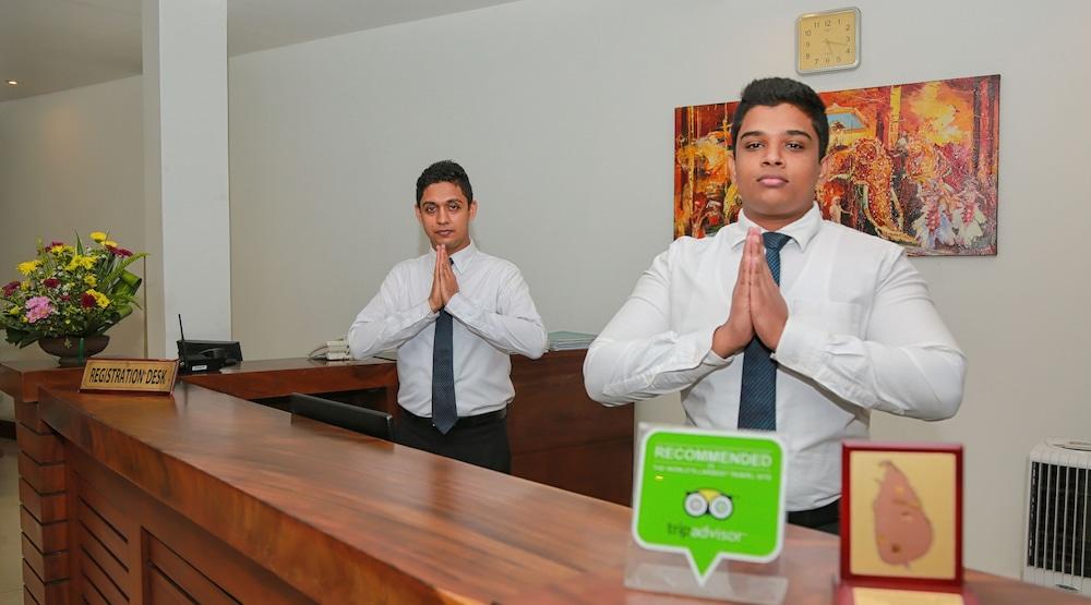 Senani Hotel Kandy Extérieur photo