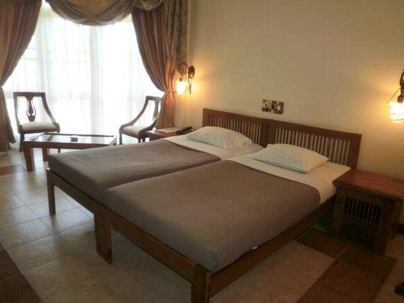 Senani Hotel Kandy Extérieur photo