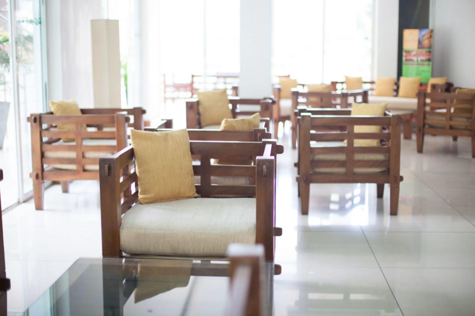 Senani Hotel Kandy Extérieur photo