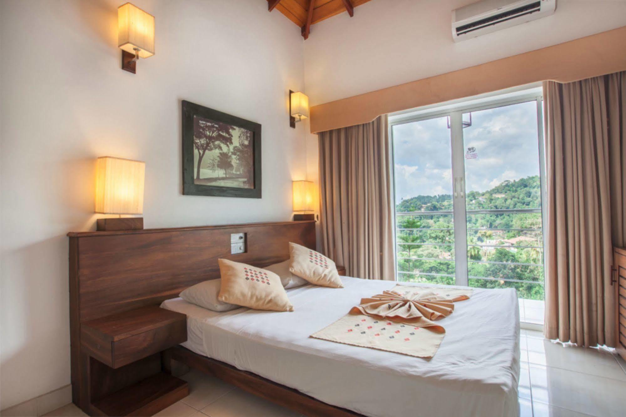 Senani Hotel Kandy Extérieur photo