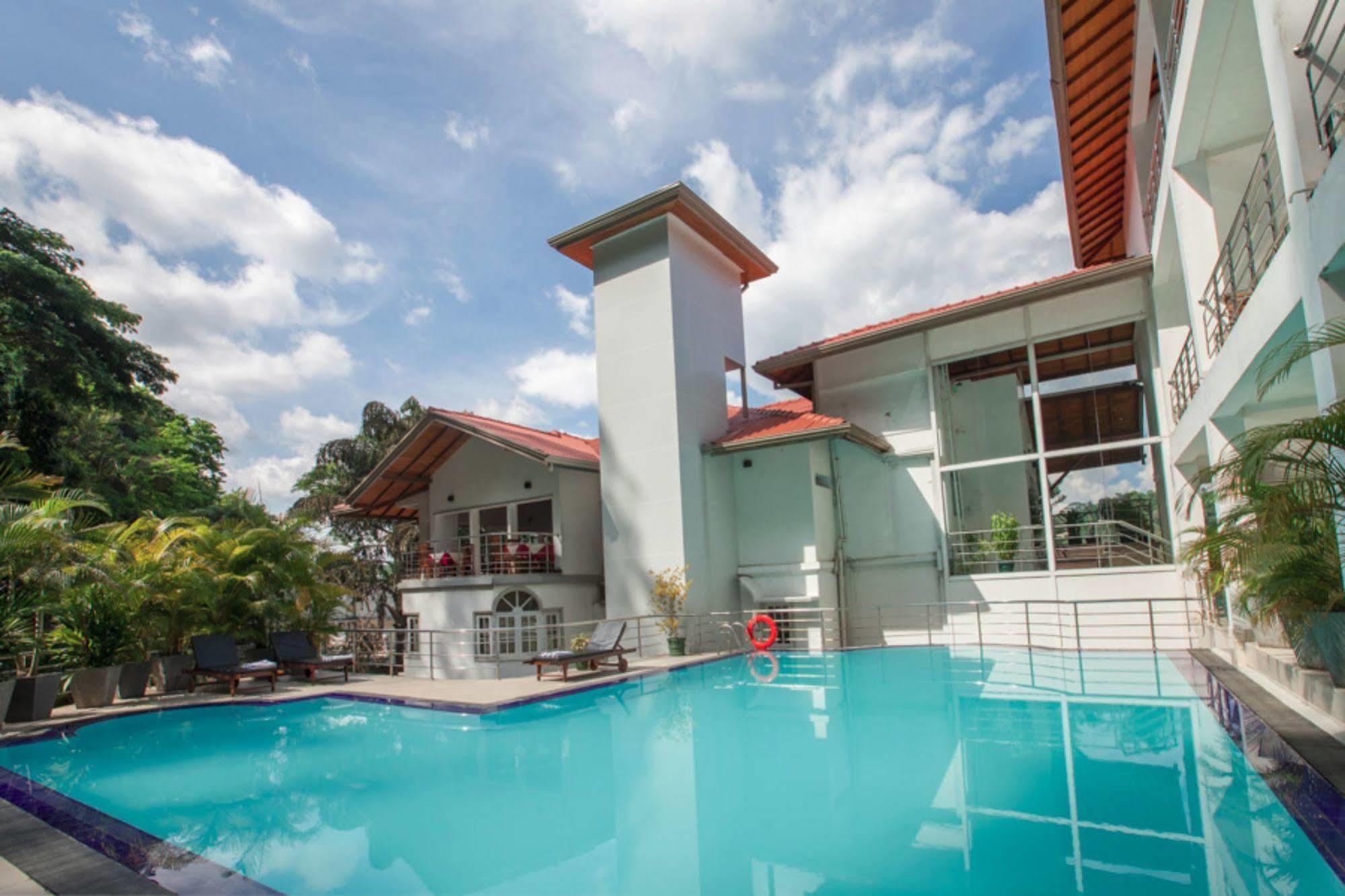 Senani Hotel Kandy Extérieur photo