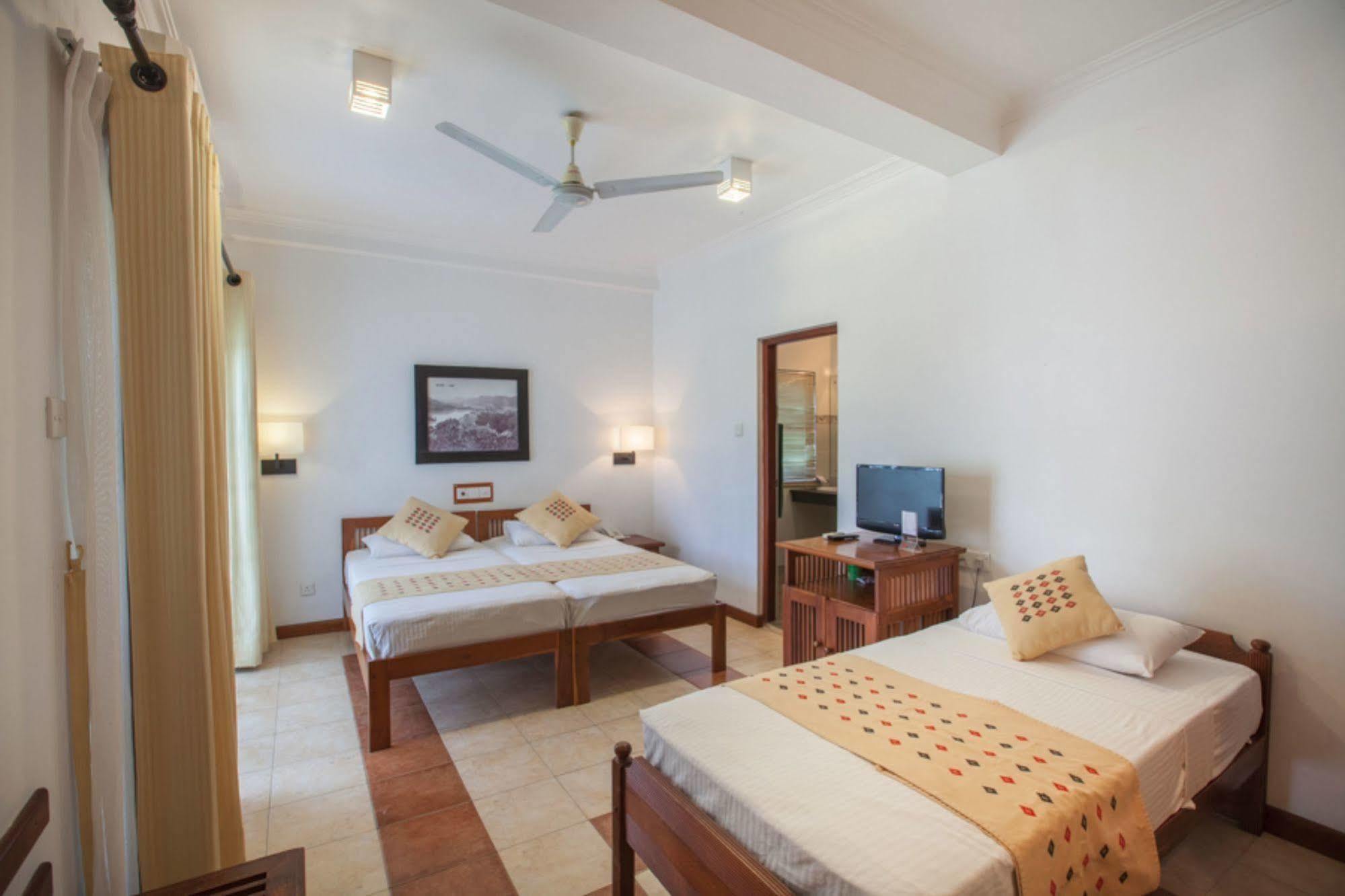 Senani Hotel Kandy Extérieur photo