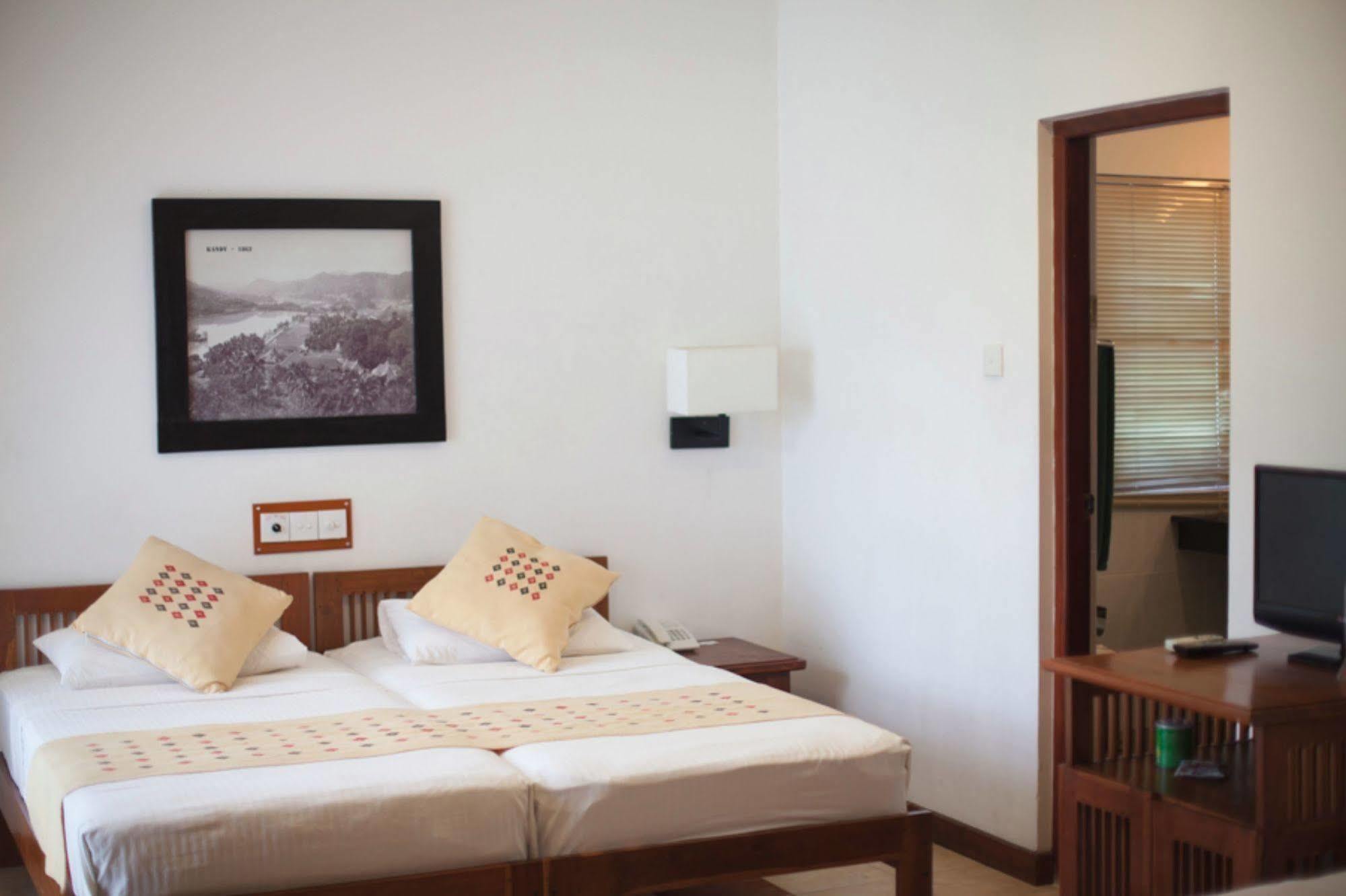 Senani Hotel Kandy Extérieur photo
