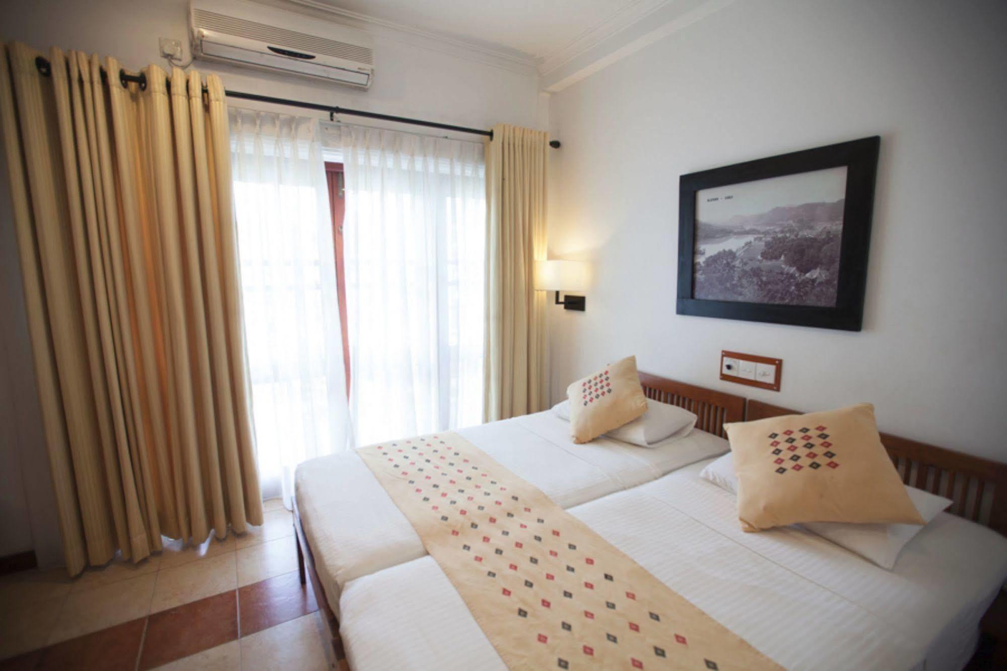 Senani Hotel Kandy Extérieur photo