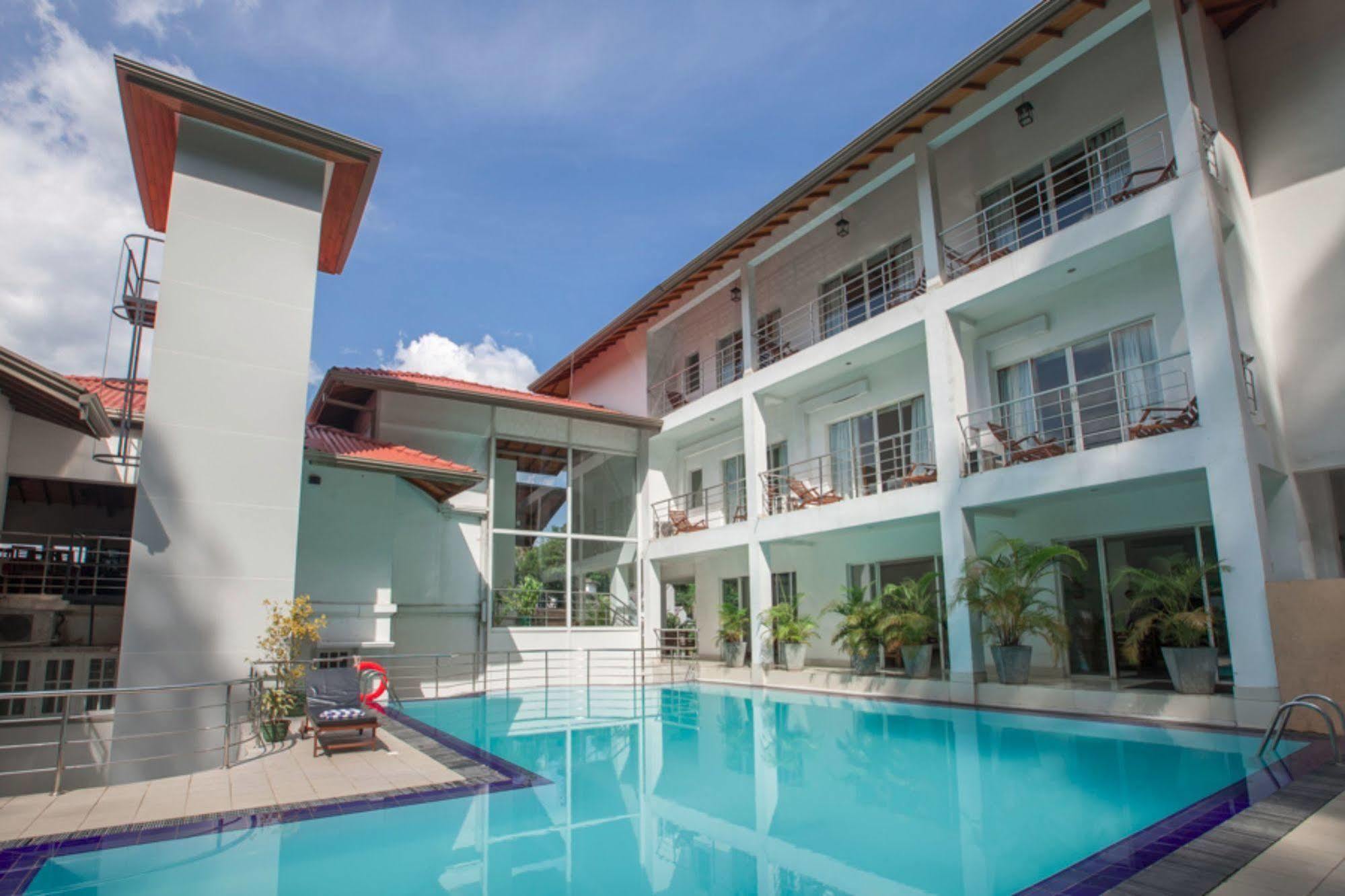Senani Hotel Kandy Extérieur photo