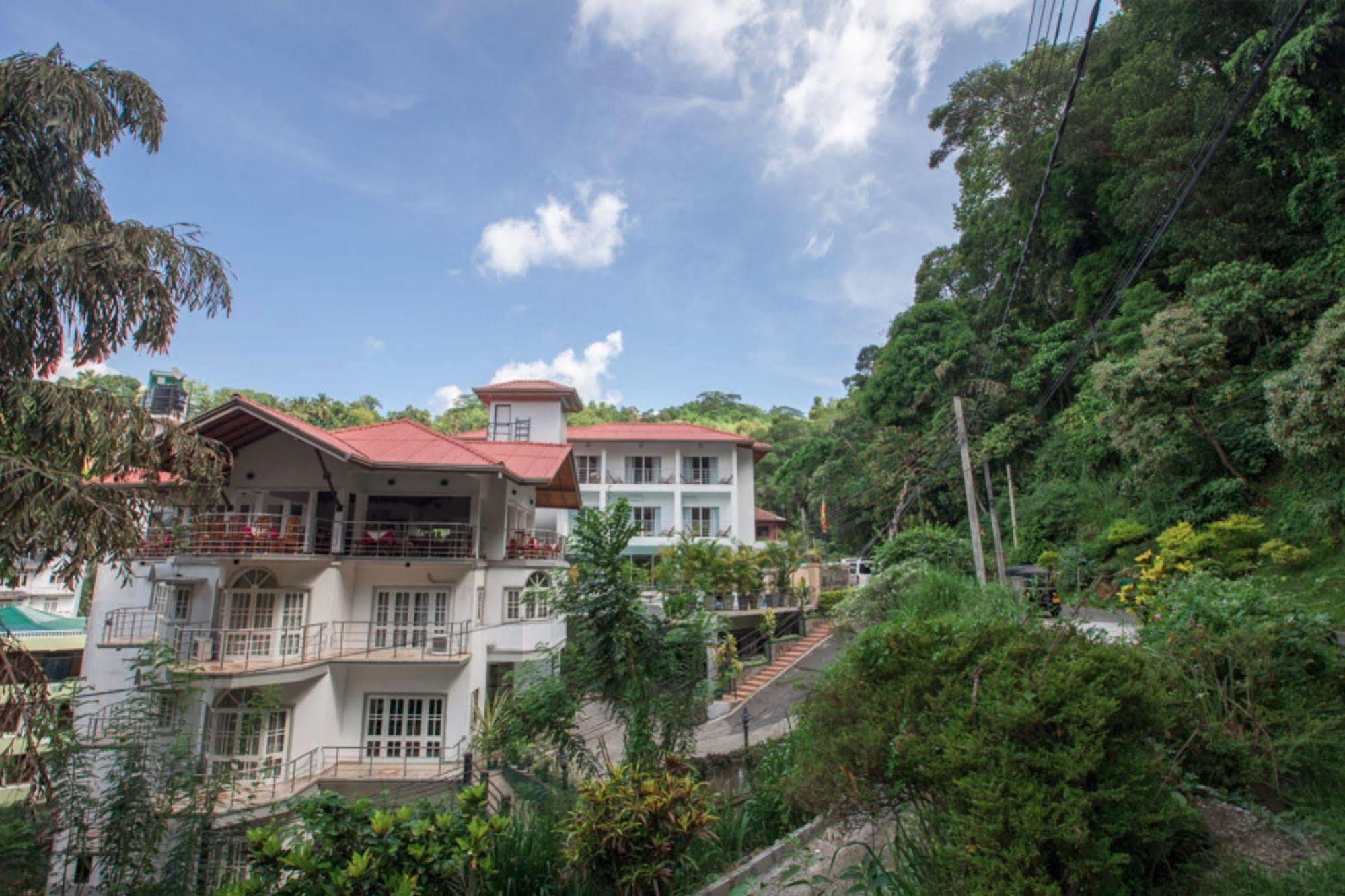 Senani Hotel Kandy Extérieur photo